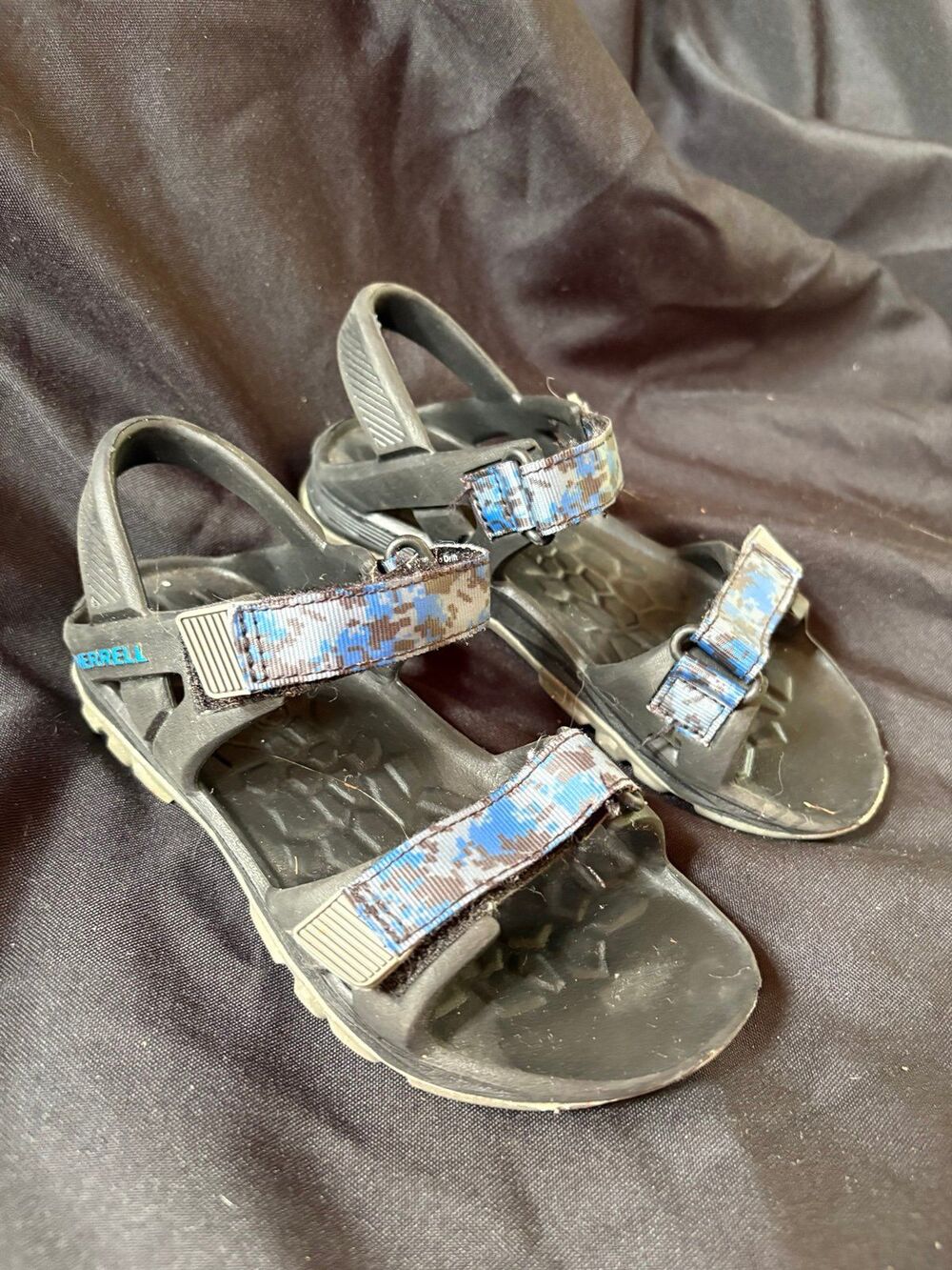 merrell boys Sz 13 hydro drift sandals blue/black Camo
